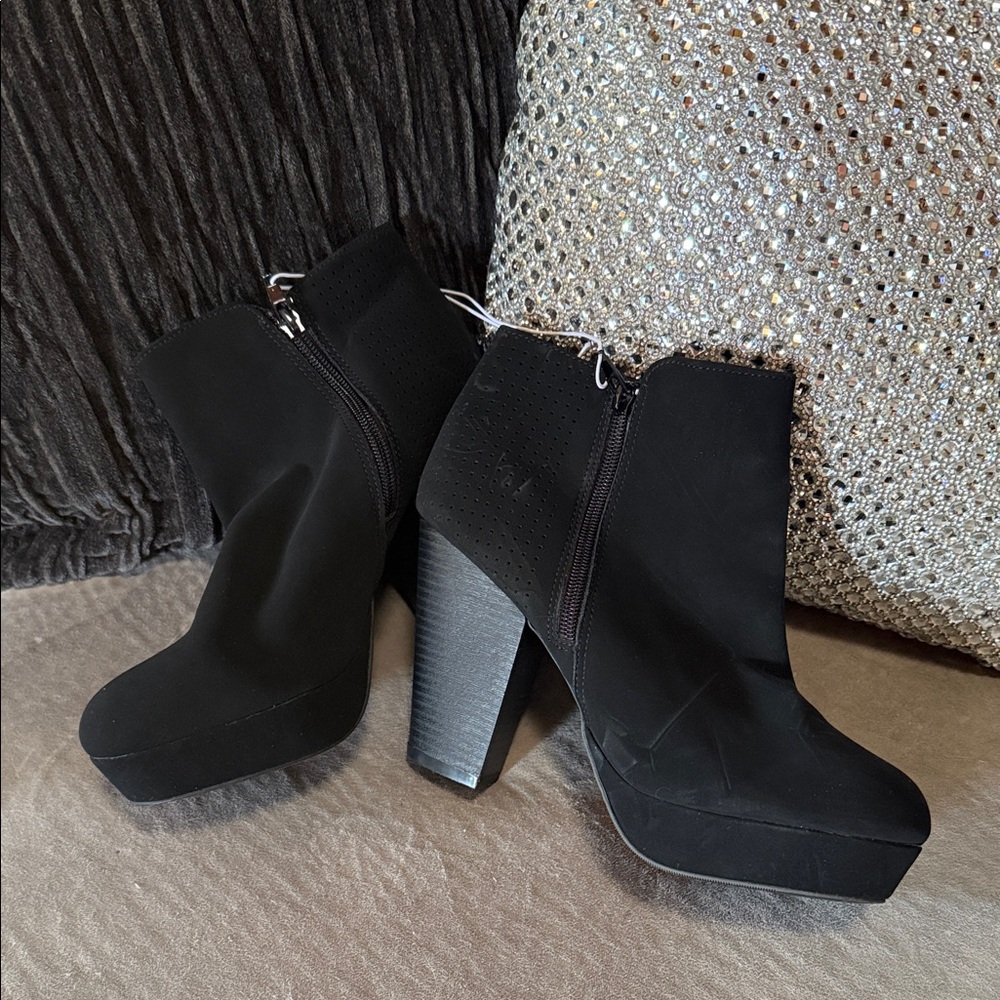 Report Black Platform Heeled Boots
